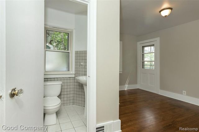 1924 Pinecrest Drive, Ferndale, MI 48220