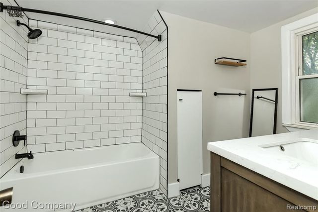 1924 Pinecrest Drive, Ferndale, MI 48220