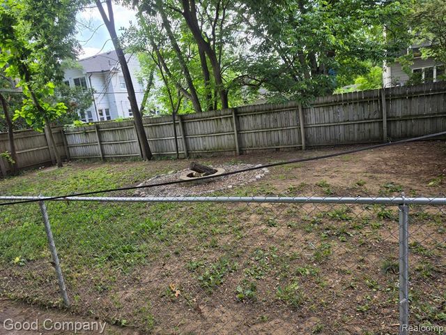 1924 Pinecrest Drive, Ferndale, MI 48220