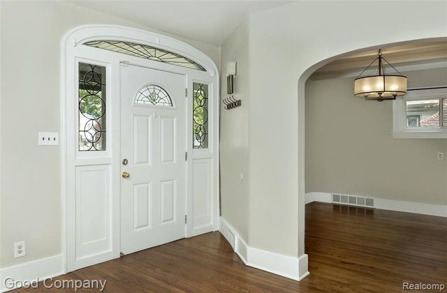 1924 Pinecrest Drive, Ferndale, MI 48220