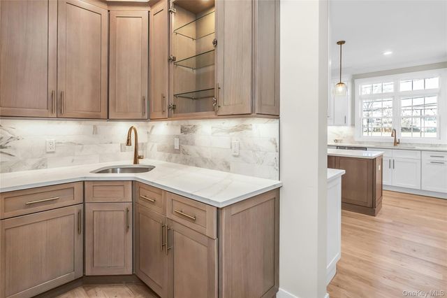 47 Shelter Hill Road, Plainview, NY 11803