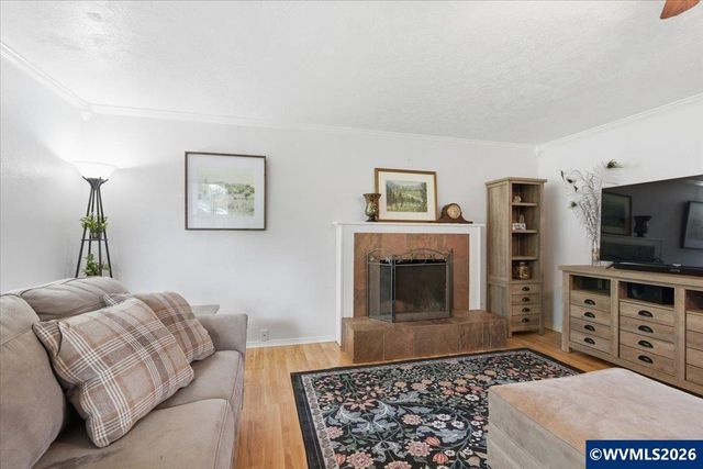 247 Cedar St, Lyons, OR 97358