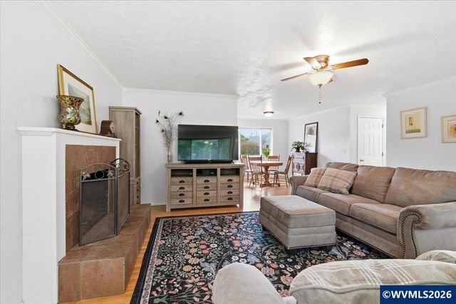 247 Cedar St, Lyons, OR 97358