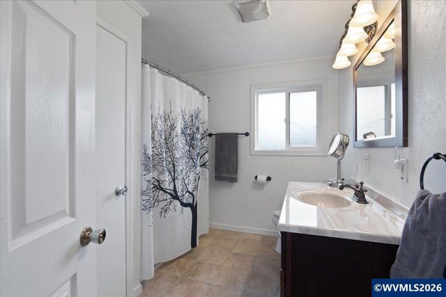 247 Cedar St, Lyons, OR 97358