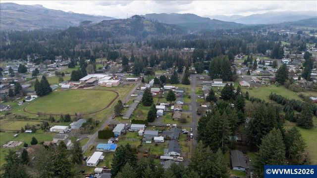 247 Cedar St, Lyons, OR 97358