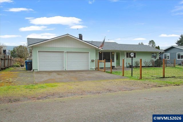 247 Cedar St, Lyons, OR 97358