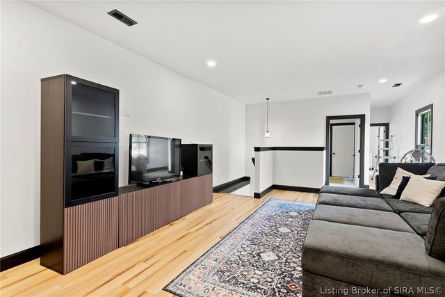 422 St Michaels Avenue, Madison, IN 47250
