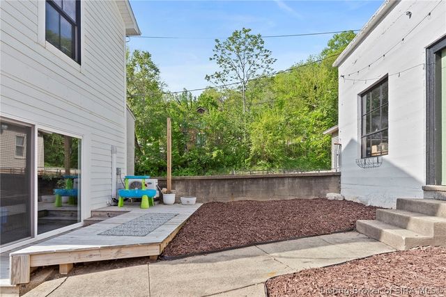 422 St Michaels Avenue, Madison, IN 47250