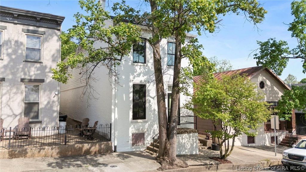 422 St Michaels Avenue, Madison, IN 47250