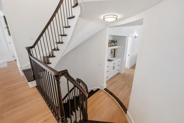 300 Camelot Way, Oakland Twp, MI 48306