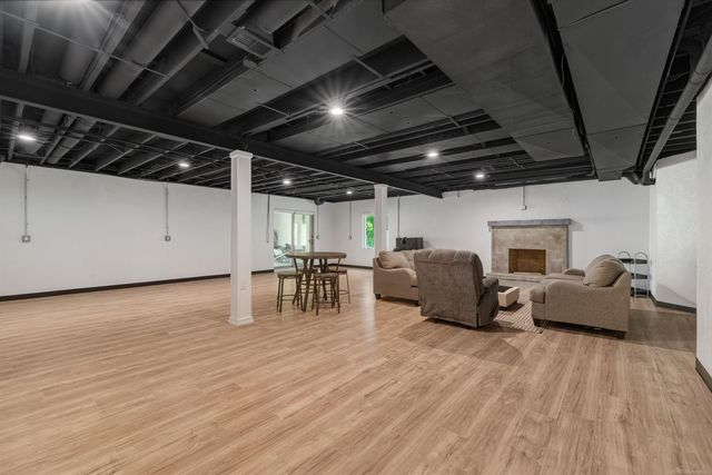 300 Camelot Way, Oakland Twp, MI 48306