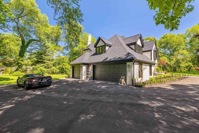 300 Camelot Way, Oakland Twp, MI 48306