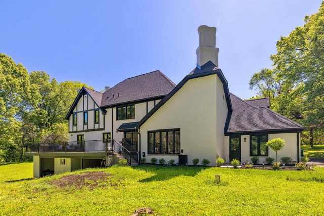 300 Camelot Way, Oakland Twp, MI 48306