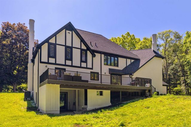 300 Camelot Way, Oakland Twp, MI 48306
