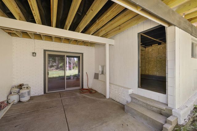 300 Camelot Way, Oakland Twp, MI 48306