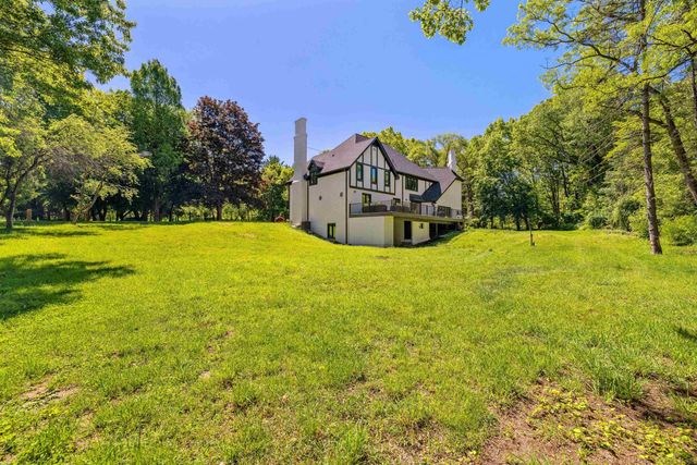 300 Camelot Way, Oakland Twp, MI 48306