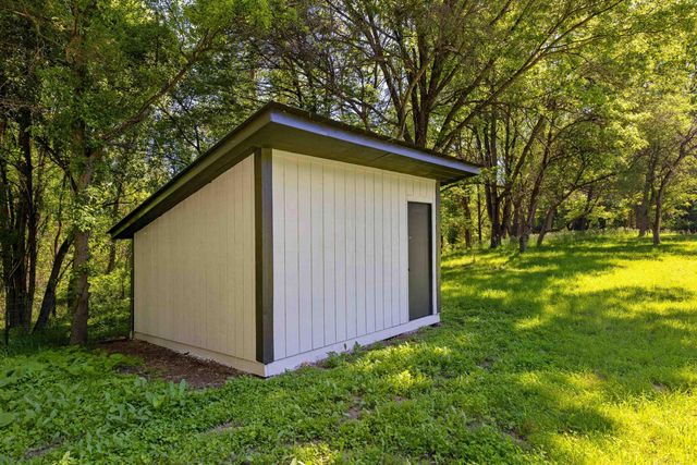 300 Camelot Way, Oakland Twp, MI 48306