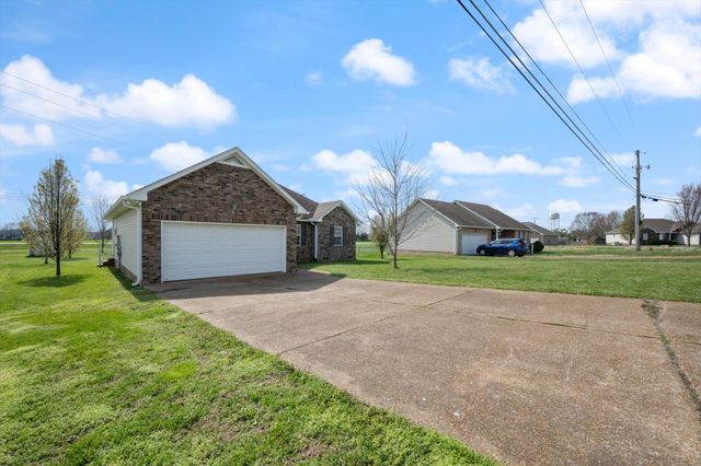 112 Beaver Creek Dr, Portland, TN 37148