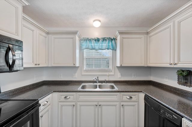 112 Beaver Creek Dr, Portland, TN 37148