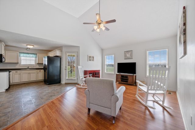 112 Beaver Creek Dr, Portland, TN 37148