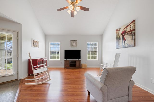 112 Beaver Creek Dr, Portland, TN 37148