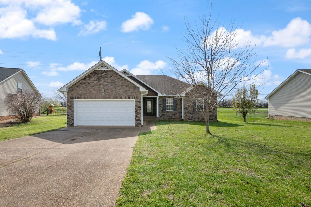 112 Beaver Creek Dr, Portland, TN 37148