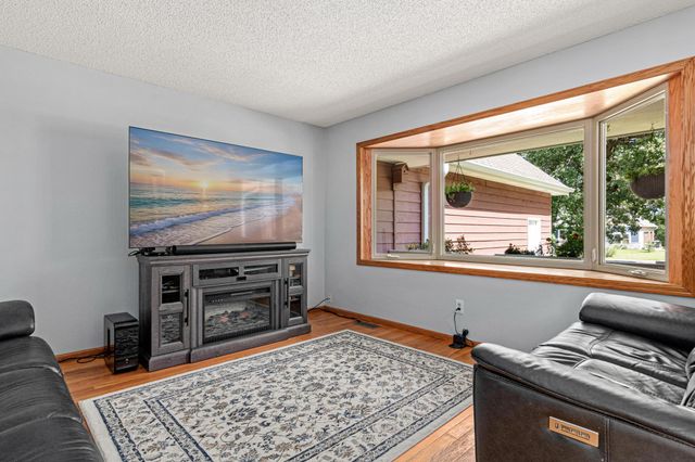 10121 Kahler Avenue NE, Otsego, MN 55362