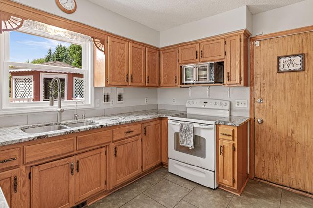 10121 Kahler Avenue NE, Otsego, MN 55362
