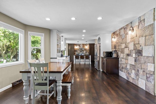 1245 WEATHERWOOD DRIVE, Neenah, WI 54956