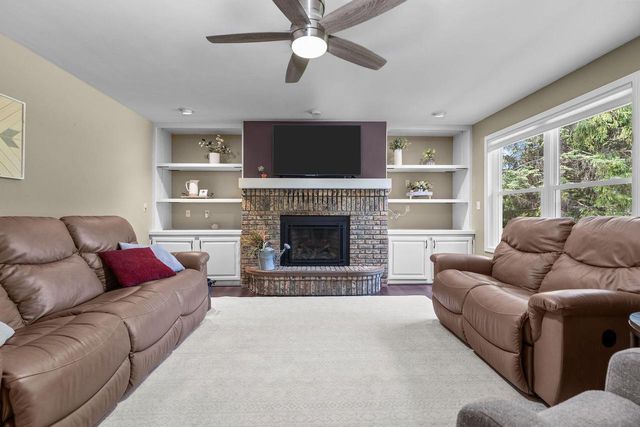 1245 WEATHERWOOD DRIVE, Neenah, WI 54956