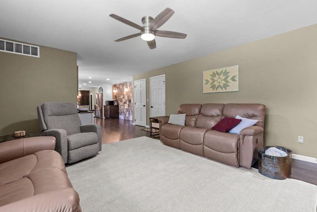 1245 WEATHERWOOD DRIVE, Neenah, WI 54956