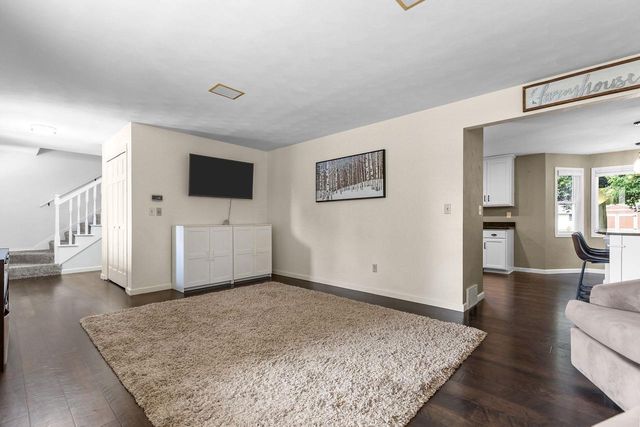 1245 WEATHERWOOD DRIVE, Neenah, WI 54956