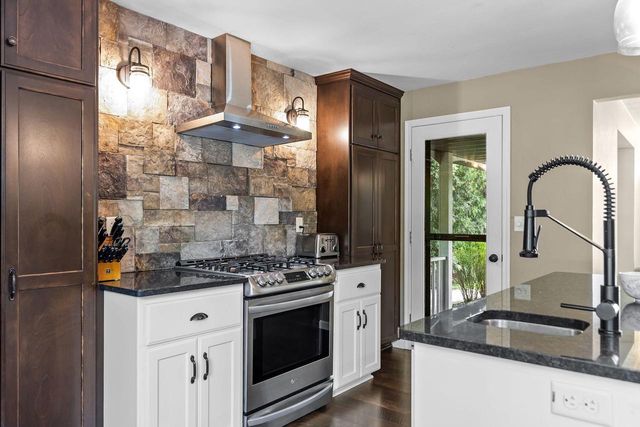 1245 WEATHERWOOD DRIVE, Neenah, WI 54956