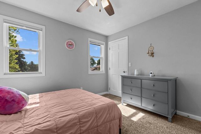 1245 WEATHERWOOD DRIVE, Neenah, WI 54956