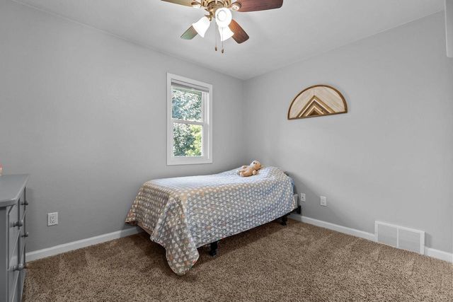 1245 WEATHERWOOD DRIVE, Neenah, WI 54956