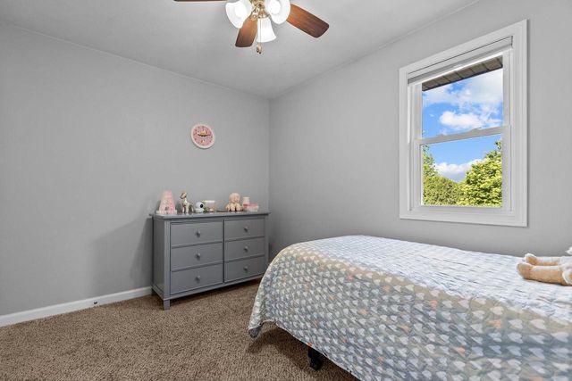 1245 WEATHERWOOD DRIVE, Neenah, WI 54956