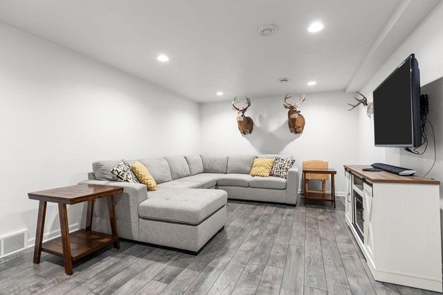 1245 WEATHERWOOD DRIVE, Neenah, WI 54956