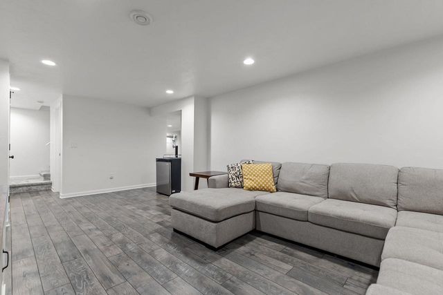 1245 WEATHERWOOD DRIVE, Neenah, WI 54956