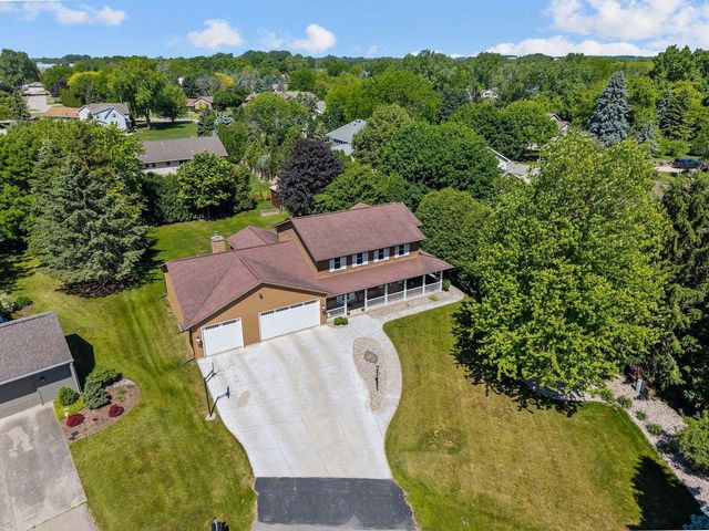1245 WEATHERWOOD DRIVE, Neenah, WI 54956
