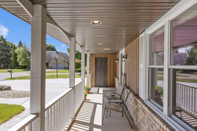 1245 WEATHERWOOD DRIVE, Neenah, WI 54956