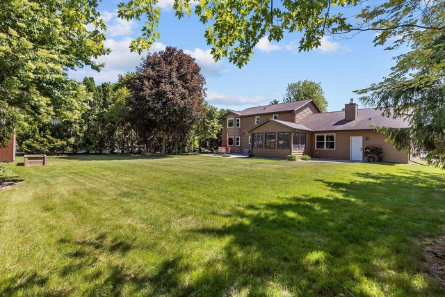 1245 WEATHERWOOD DRIVE, Neenah, WI 54956
