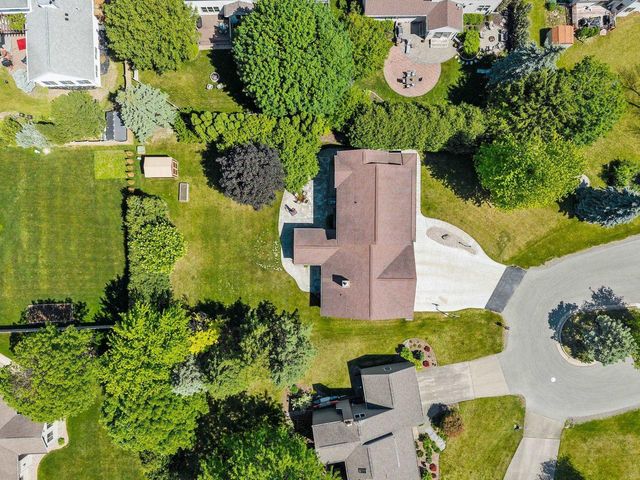1245 WEATHERWOOD DRIVE, Neenah, WI 54956