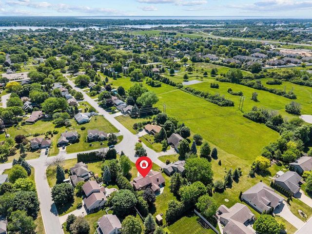 1245 WEATHERWOOD DRIVE, Neenah, WI 54956