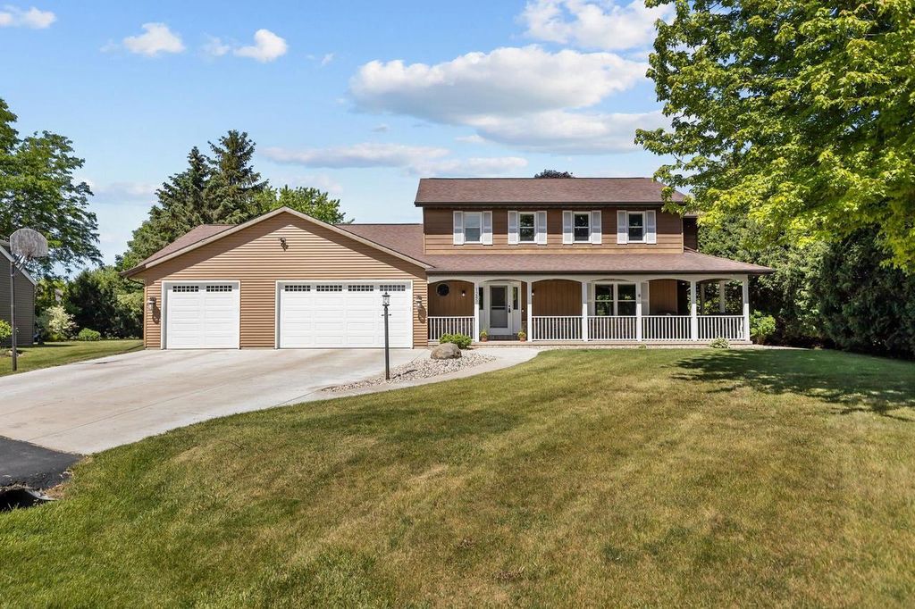 1245 WEATHERWOOD DRIVE, Neenah, WI 54956