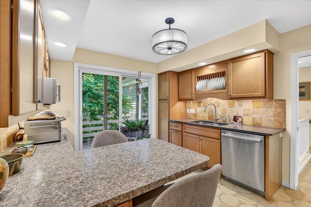15 Oak Creek Trail, Madison, WI 53717