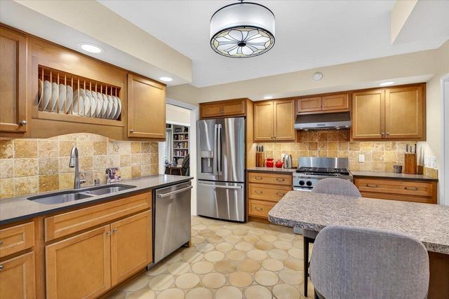 15 Oak Creek Trail, Madison, WI 53717