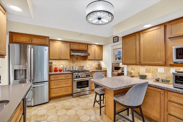 15 Oak Creek Trail, Madison, WI 53717