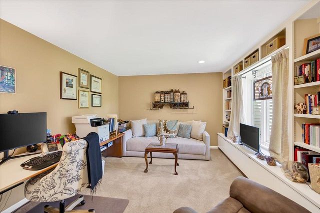 15 Oak Creek Trail, Madison, WI 53717