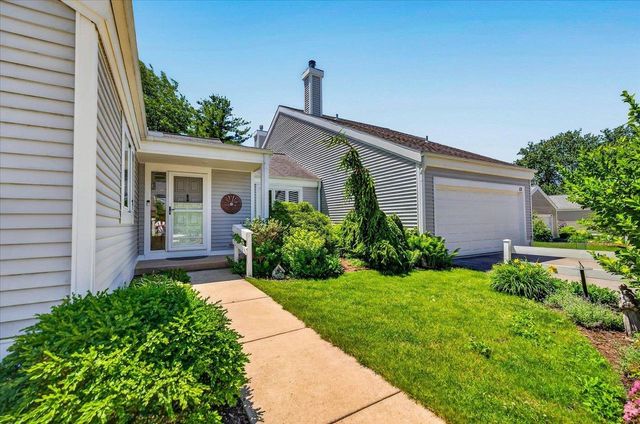 15 Oak Creek Trail, Madison, WI 53717