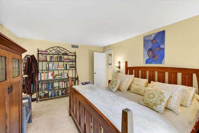 15 Oak Creek Trail, Madison, WI 53717
